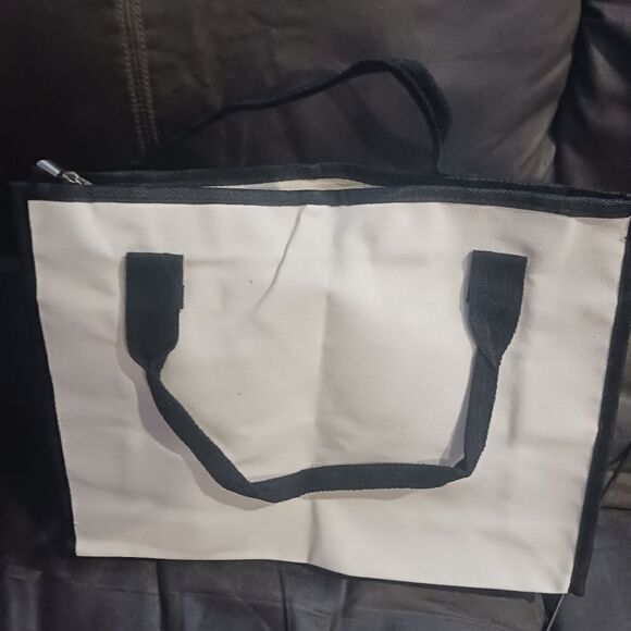 ⭐️ Hello Kitty Canvas Bag ⭐️ - Picture 5 of 8